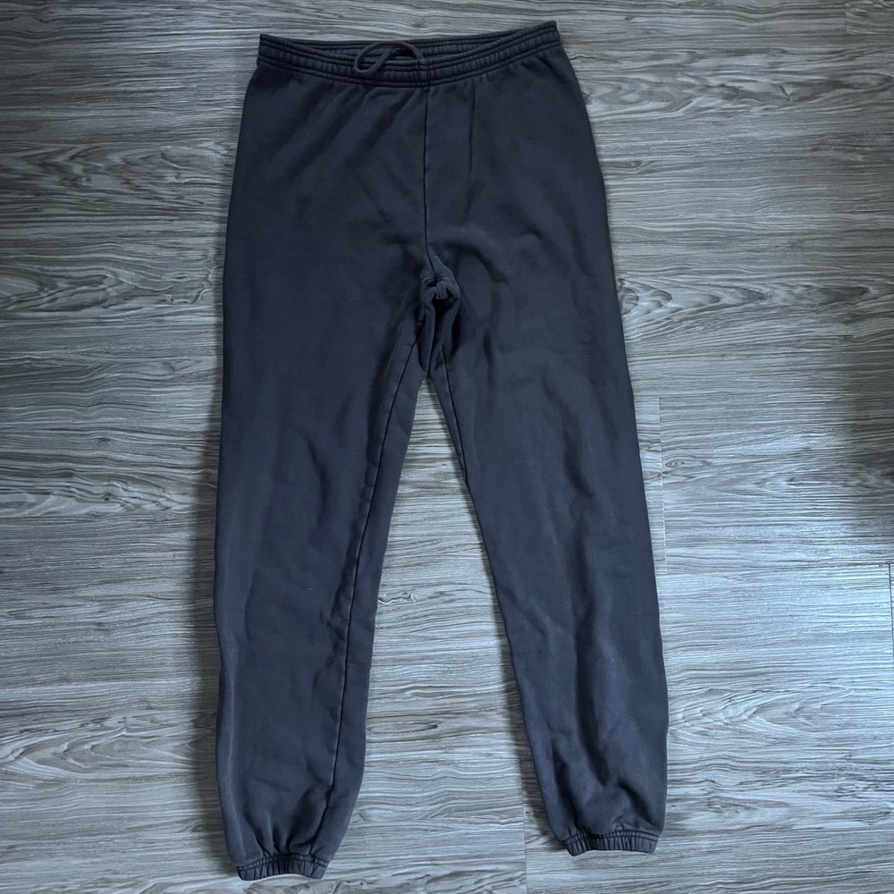 SKIMS Mens Fleece Jogger Pants Charcoal Gray Size Medium Relaxed Fit Sweatpants